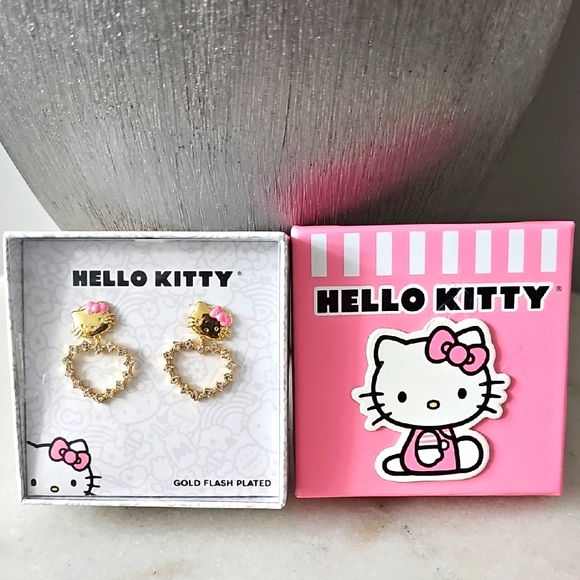Hello Kitty Drop Heart Earrings - Picture 1 of 4